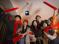 FB体育在线-观众们为球员们的出色表现欢呼雀跃