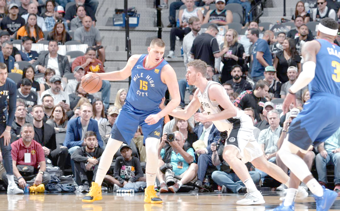 马刺绝杀法国男篮,约基奇惊艳世界 马刺绝杀法国男篮,约基奇惊艳世界