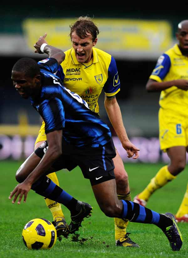 关于AC米兰主场大胜，卡尔哈恩成为焦点的信息