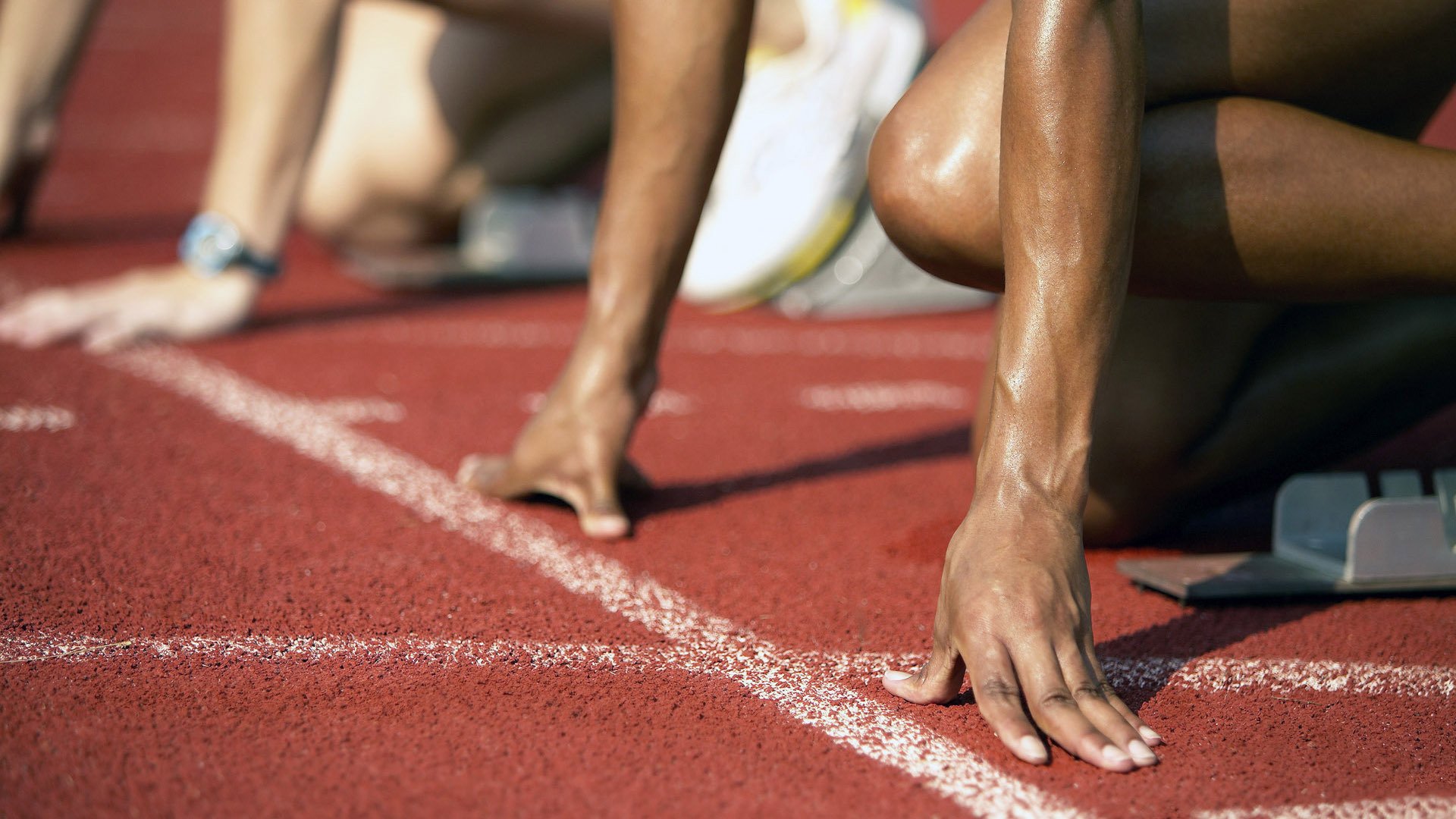 加勒比风暴与波斯铁骑的绿茵对决,萨内完美演出定义比赛唯一性