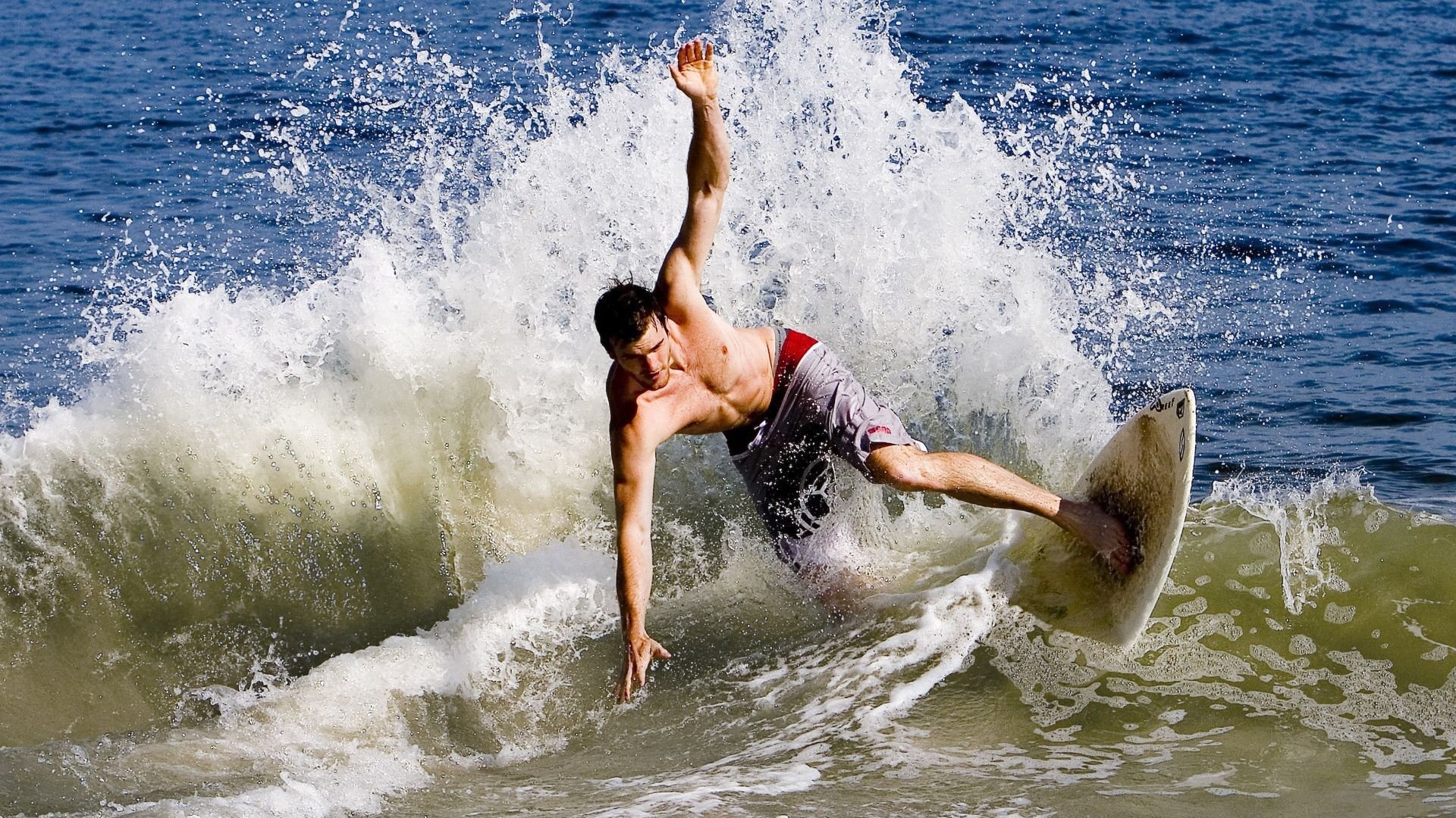 哈登孤星闪耀,湖人铁蹄无情碾压深圳队