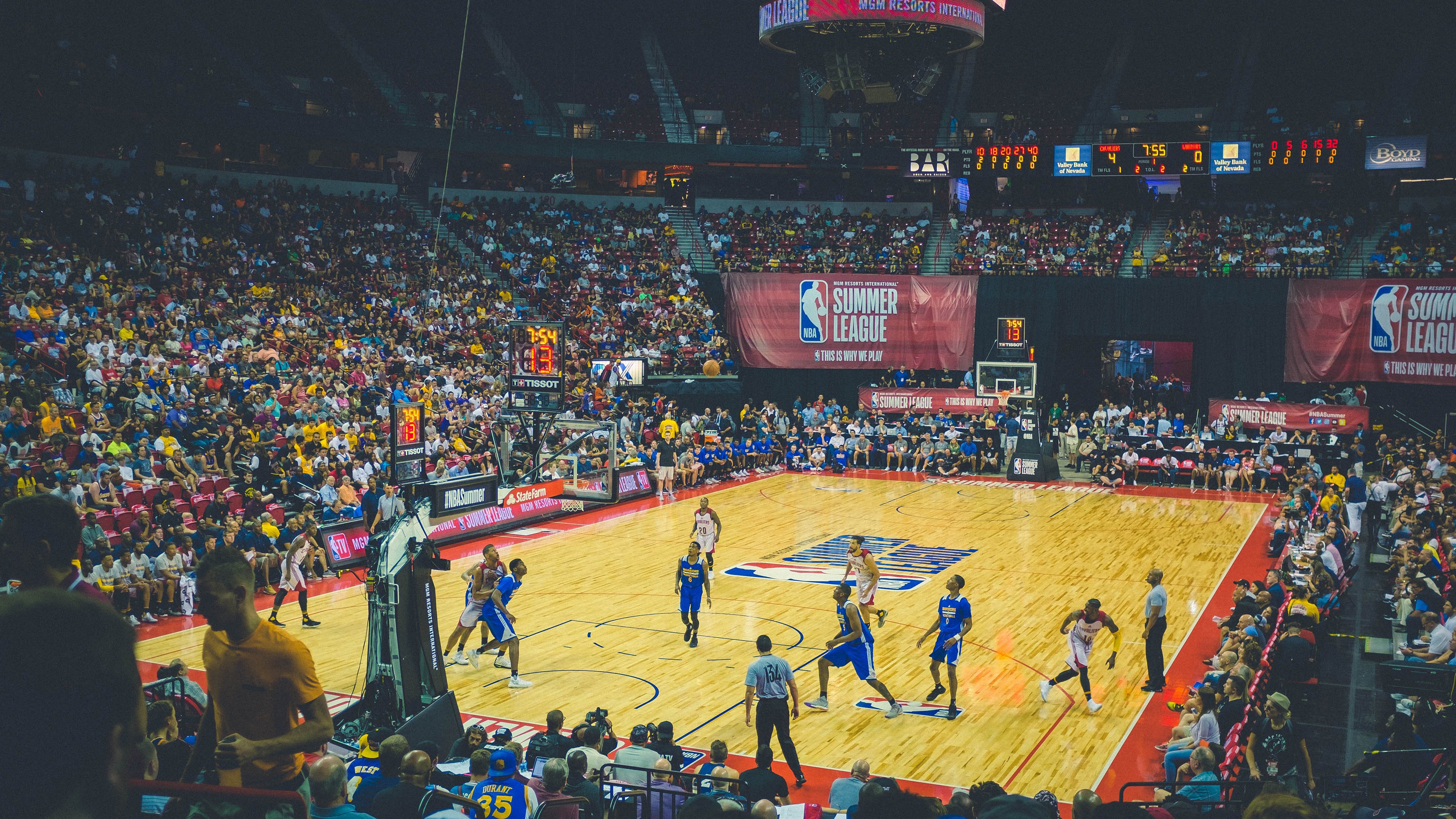 火箭轻取青岛队,西亚卡姆刷新纪录,一场载入史册的跨越之战